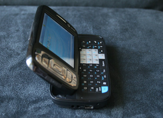 Illustration for article titled Hands-on With the AT&T Tilt: GPS-Enabled Windows Mobile 6 Smartphone